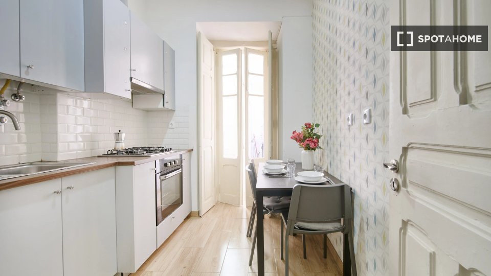 Double room Lisbon, 4 beds — photo 9