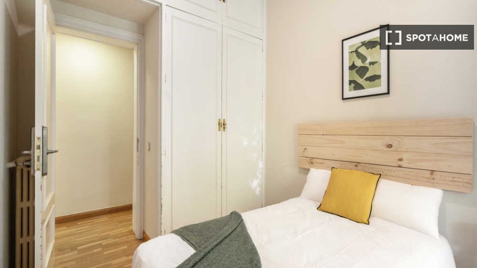 Double room Madrid, 7 beds — photo 36