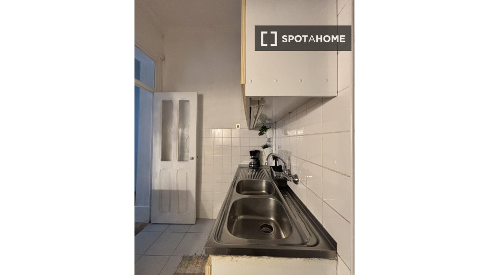 Apartment Lisbon, 2 beds, 75m² — photo 17