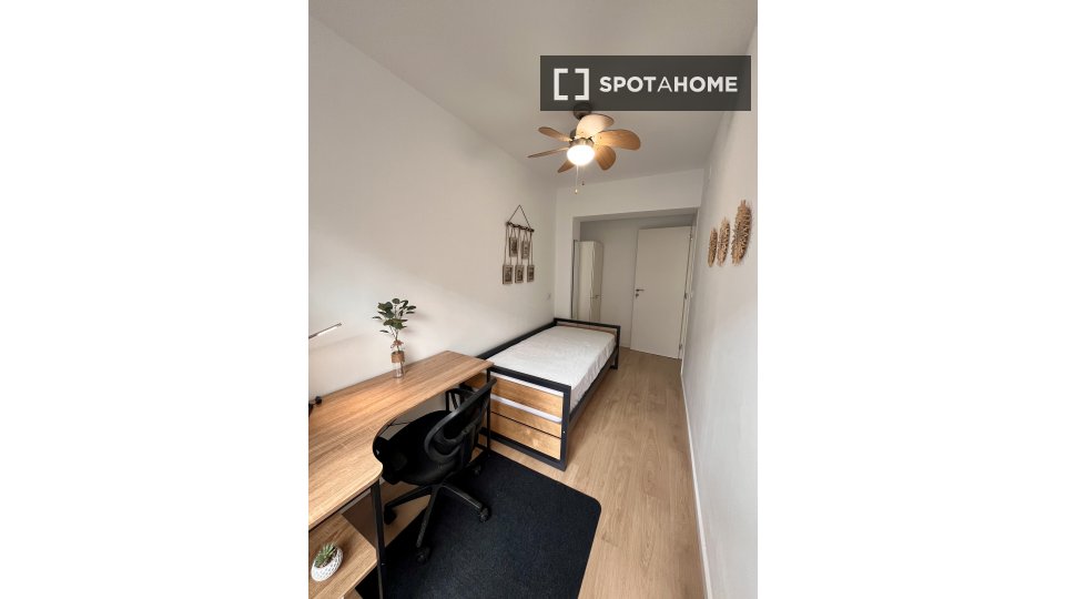 Double room Valencia, 5 beds, 120m² — photo 34