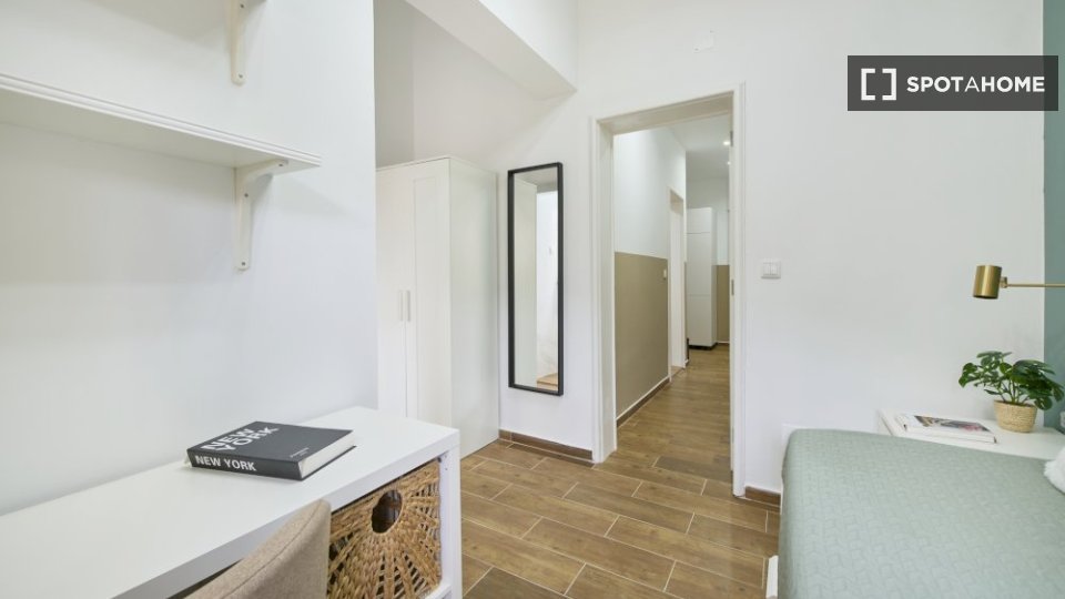 Double room Lisbon, 3 beds — photo 4