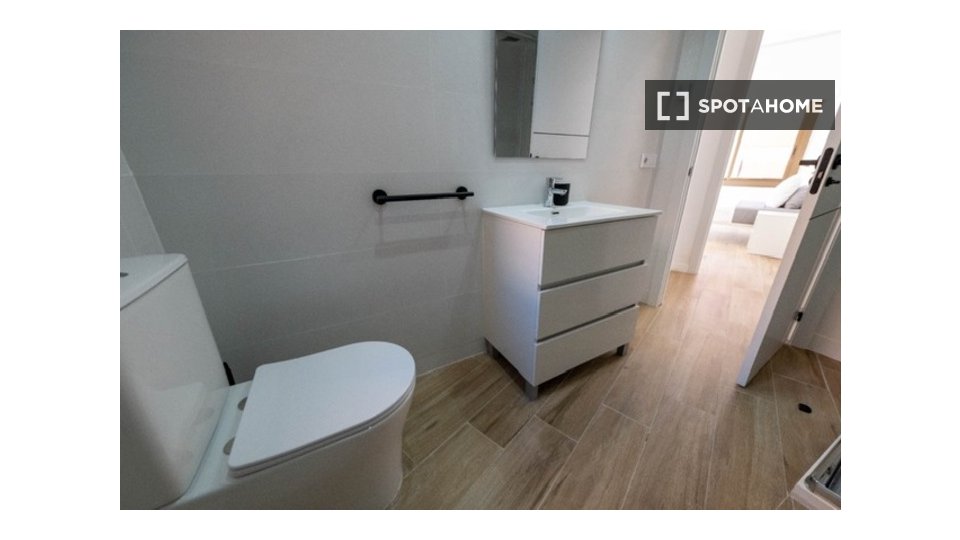Double room Barcelona, 5 beds, 128m² — photo 44