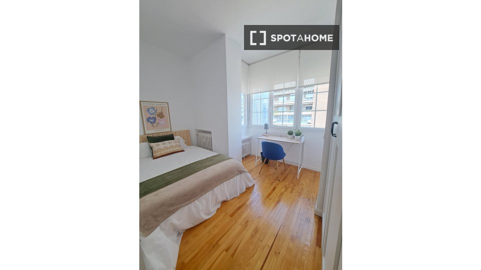 Double room Madrid, 14 beds, 200m² — photo 3