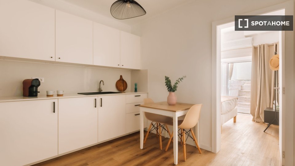 Apartment Lisbon, 2 beds, 70m² — photo 4