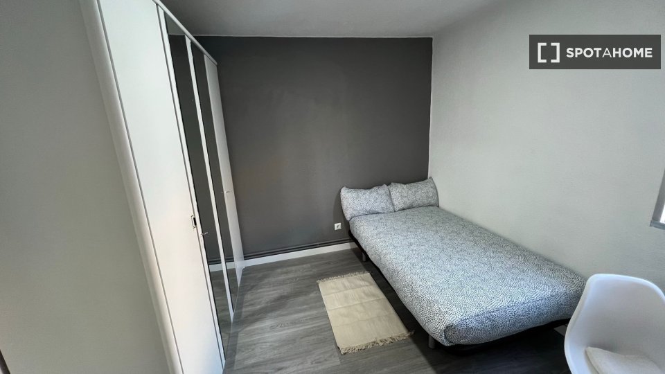 Double room Madrid, 4 beds — photo 11