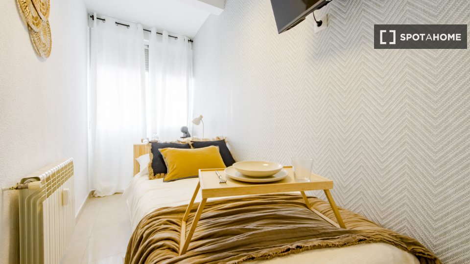 Double room Madrid, 7 beds, 113m² — photo 2