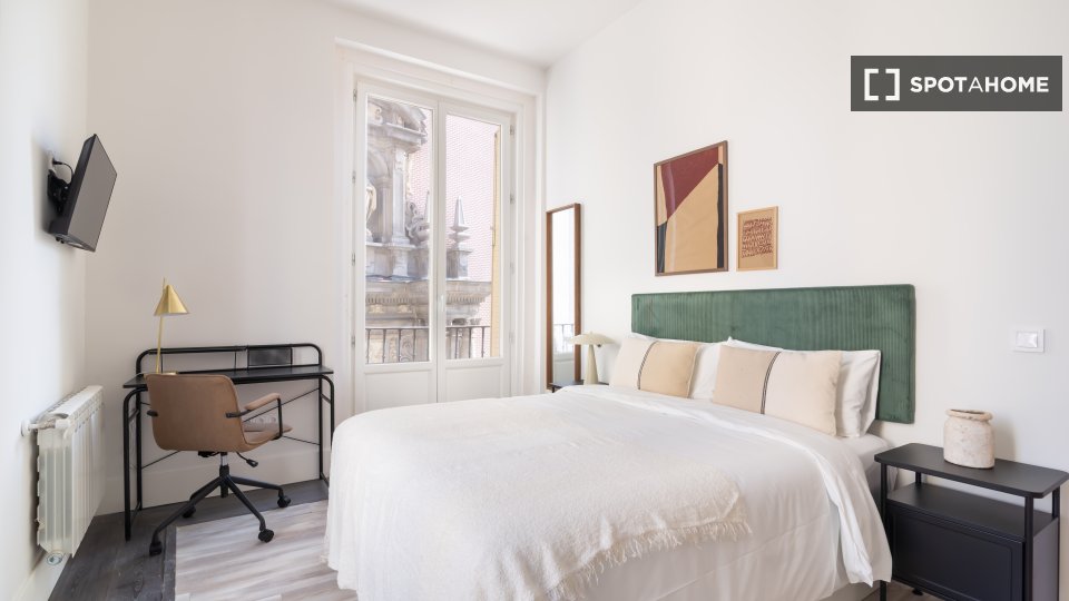 Double room Madrid, 7 beds, 230m² — photo 10
