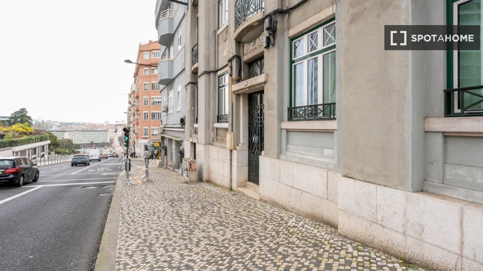 Double room Lisbon, 5 beds — photo 9