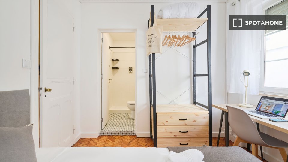 Double room Lisbon, 7 beds — photo 12