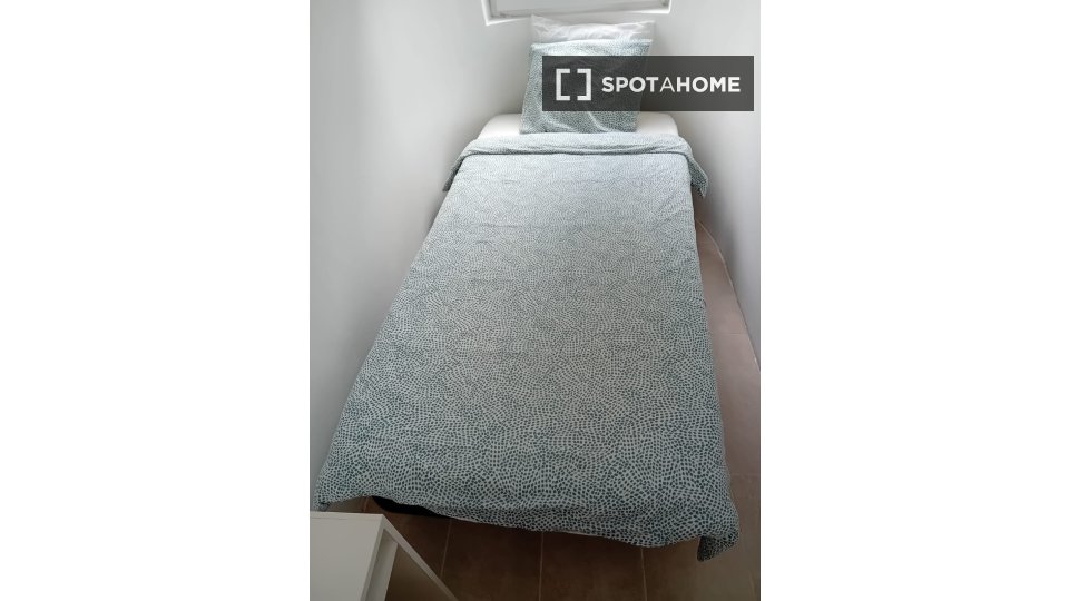 Double room Lisbon, 6 beds — photo 18