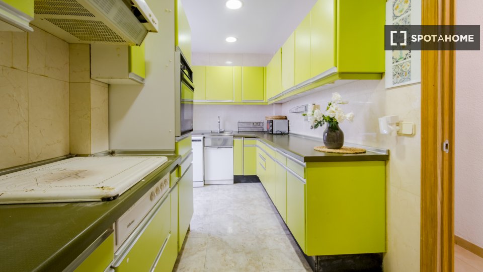 Double room Madrid, 7 beds, 113m² — photo 13