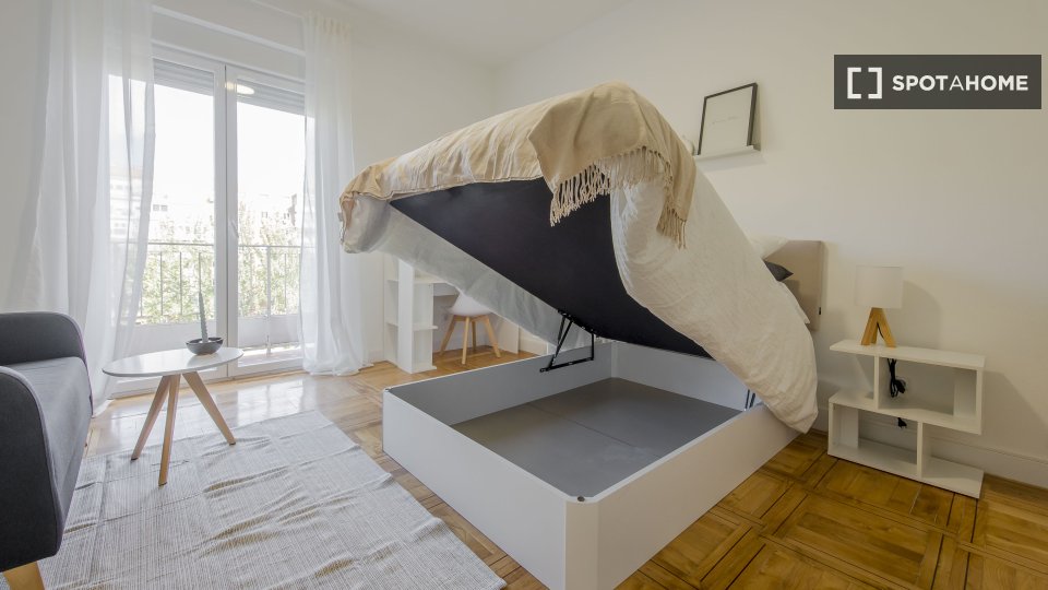 Double room Madrid, 9 beds, 200m² — photo 15
