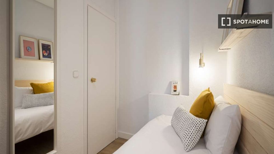 Double room Madrid, 16 beds — photo 13
