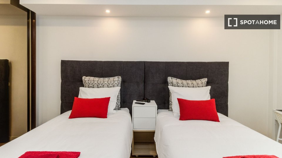 Double room Lisbon, 4 beds — photo 22