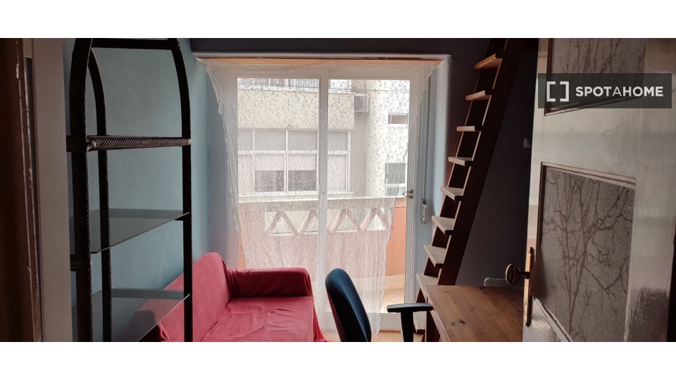 Double room Lisbon, 3 beds, 90m² — photo 10
