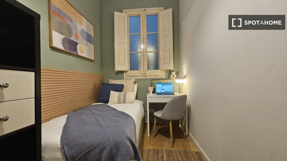 Double room Barcelona, 5 beds, 160m² — photo 2