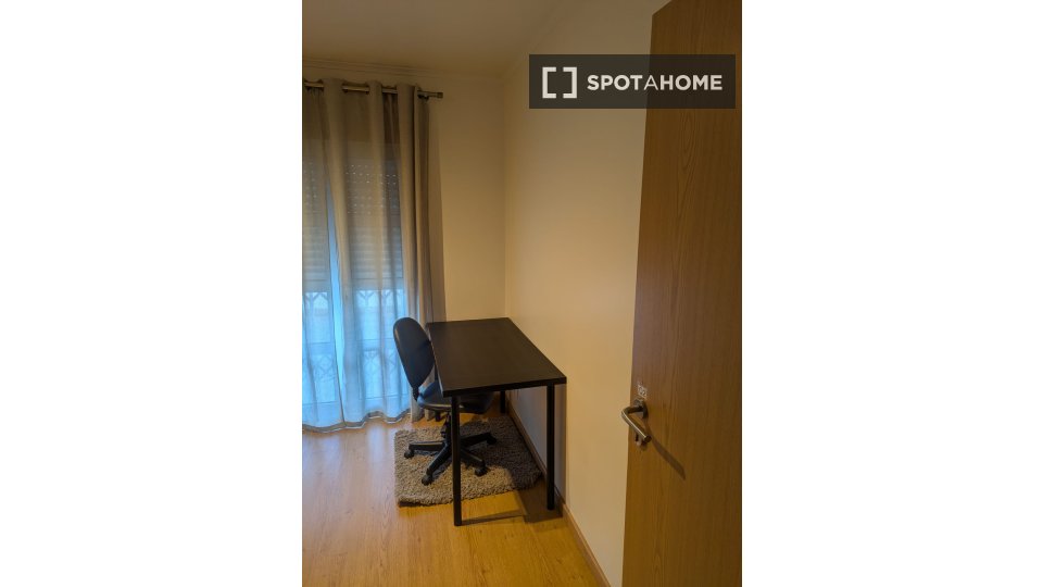 Double room Lisbon, 4 beds, 120m² — photo 9