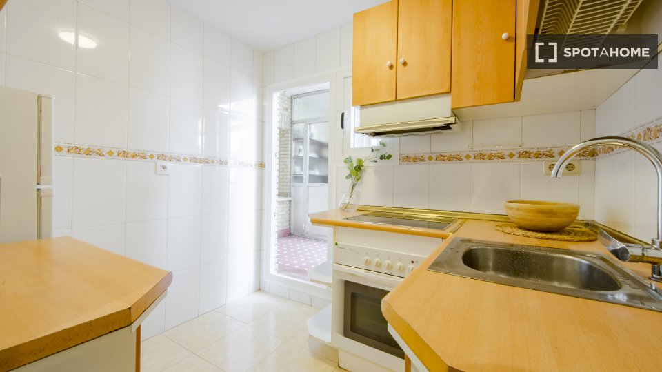 Double room Madrid, 6 beds, 117m² — photo 17