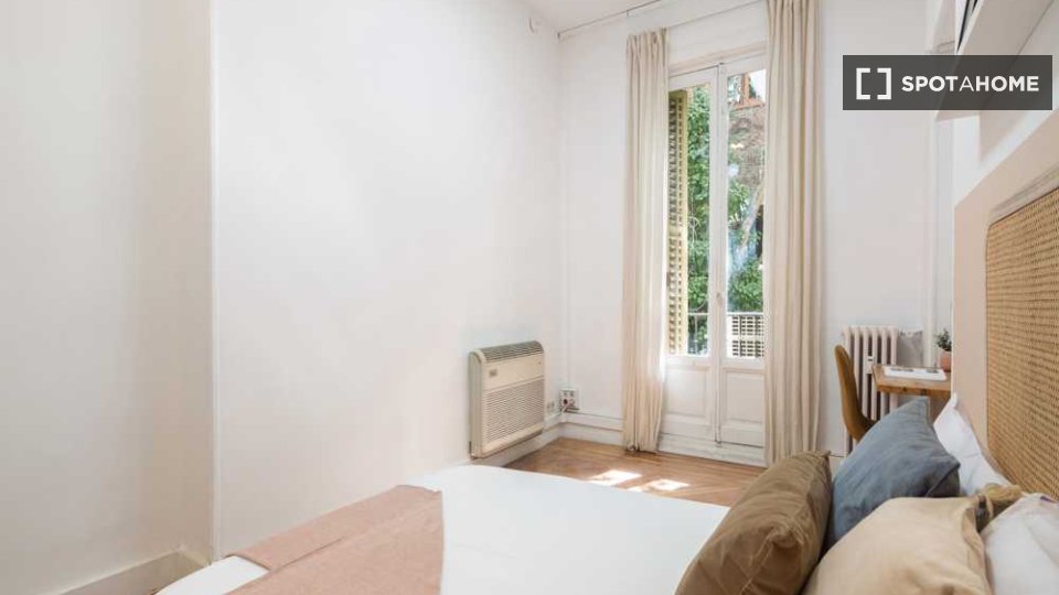 Double room Madrid, 12 beds — photo 16
