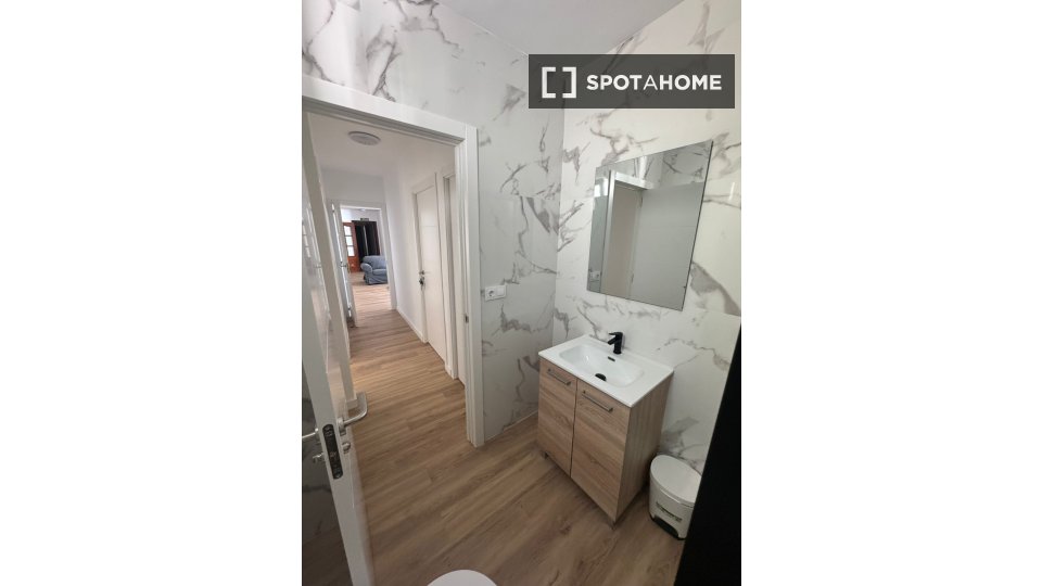 Double room Malaga, 8 beds, 270m² — photo 22