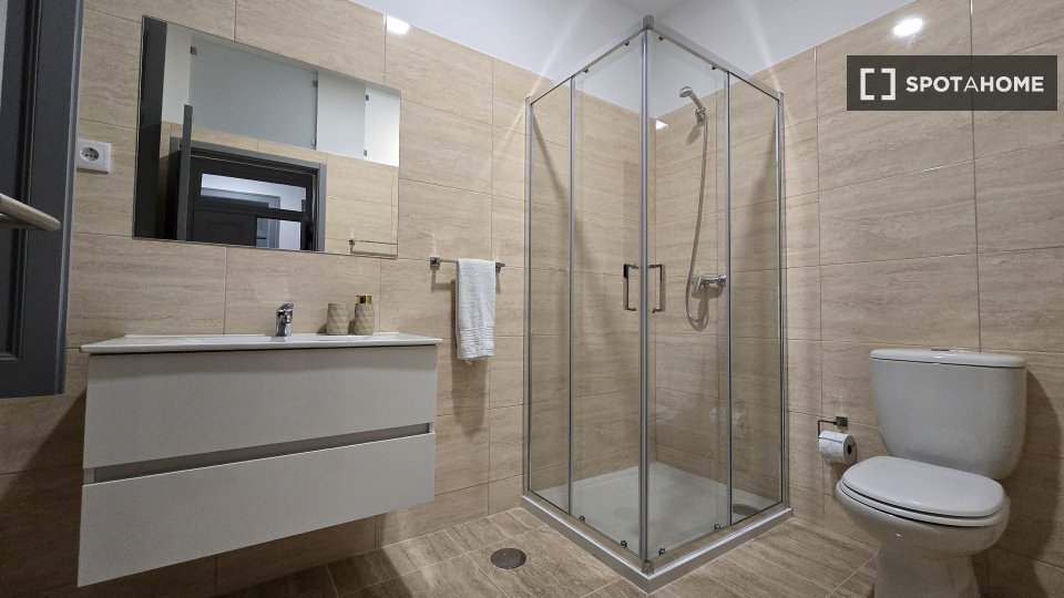 Apartment Coimbra, 4 beds, 160m² — photo 17