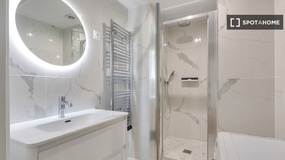 Apartment Paris, 2 beds, 56m² — photo 3