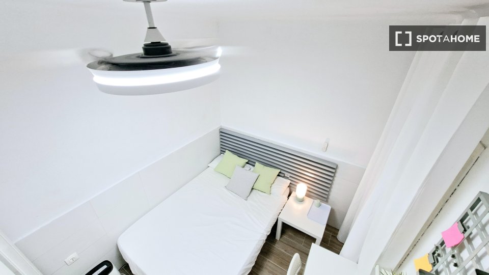 Double room Barcelona, 4 beds, 65m² — photo 77