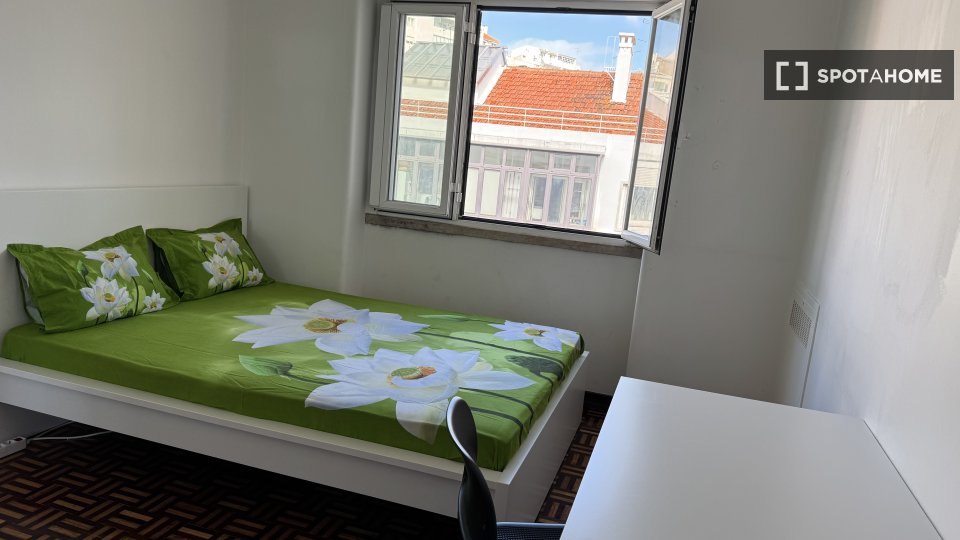 Double room Lisbon, 4 beds, 112m² — photo 15