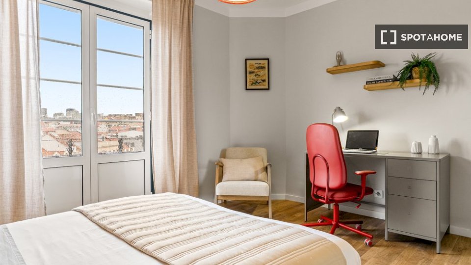 Double room Lisbon, 4 beds — photo 13
