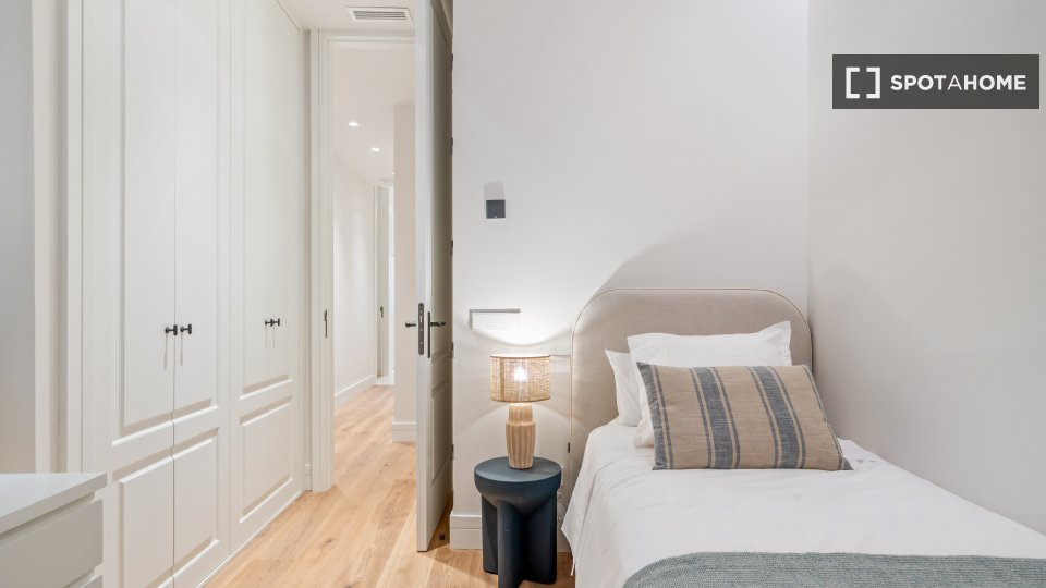 Apartment Madrid, 4 beds, 125m² — photo 18