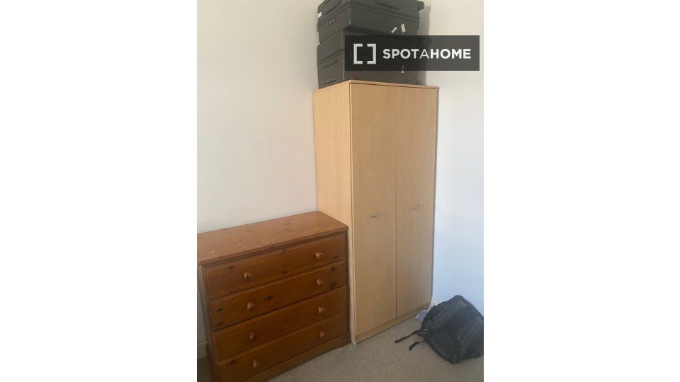 Double room London, 3 beds, 92m² — photo 4