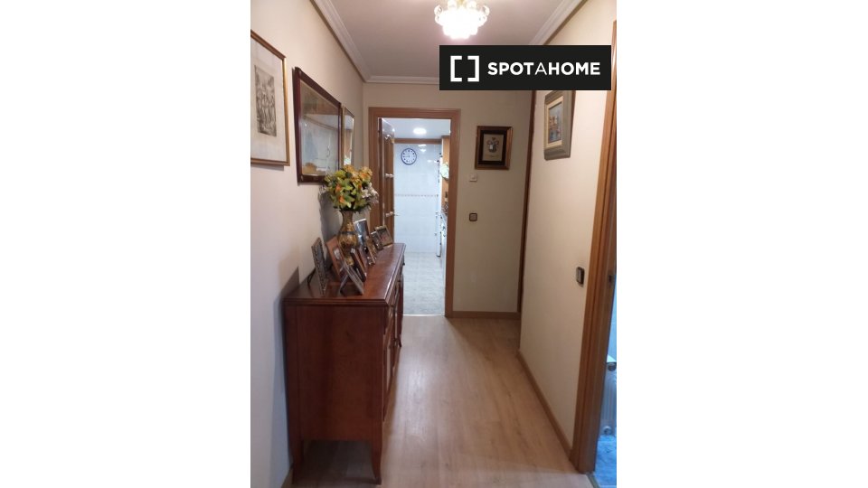 Double room Madrid, 2 beds — photo 14