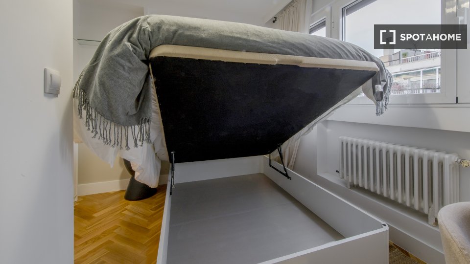 Double room Madrid, 7 beds, 180m² — photo 17