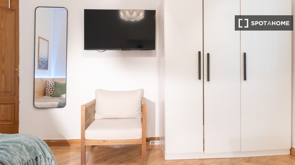 Double room Madrid, 6 beds, 140m² — photo 48