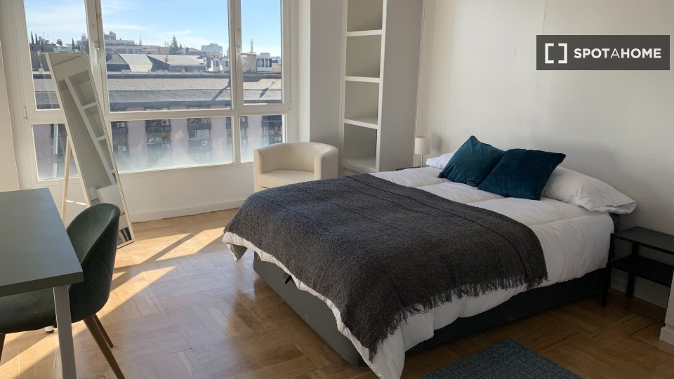 Double room Madrid, 6 beds — photo 4
