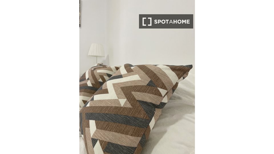 Double room Madrid, 4 beds, 100m² — photo 18