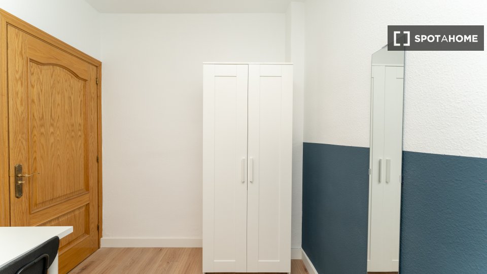 Double room Madrid, 5 beds — photo 17