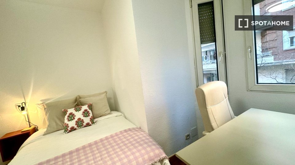 Double room Madrid, 6 beds — photo 13