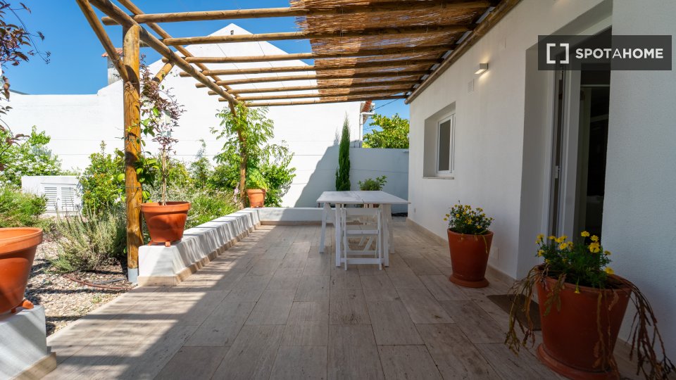 Apartment Lisbon, 2 beds, 85m² — photo 18