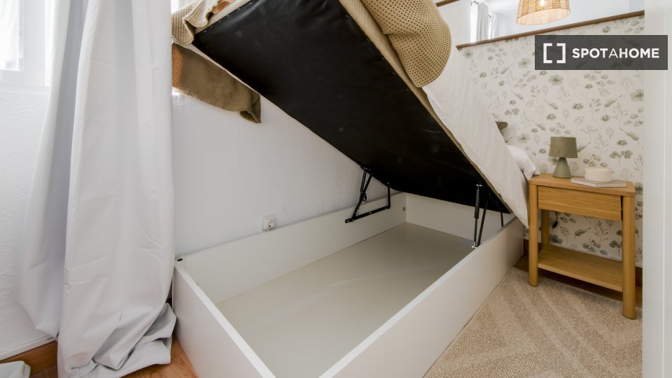 Double room Madrid, 5 beds — photo 13
