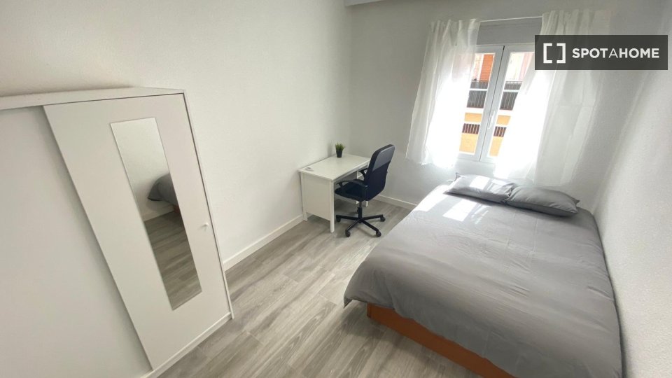 Double room Madrid, 4 beds — photo 8