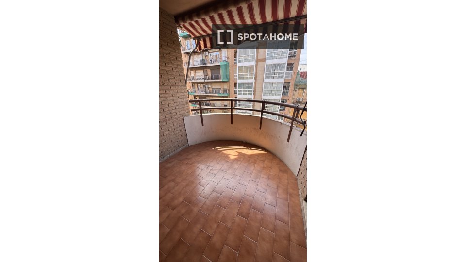 Double room Valencia, 5 beds, 240m² — photo 18