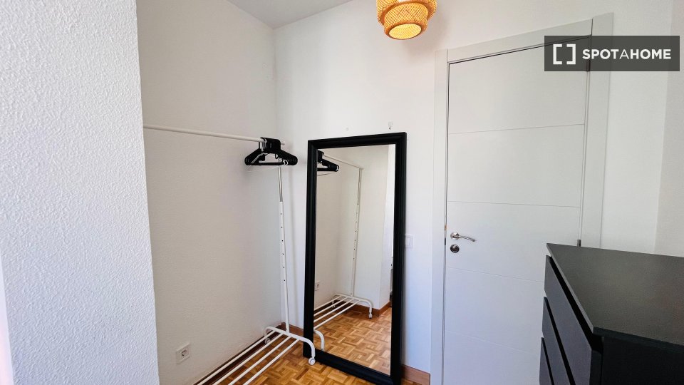 Double room Madrid, 5 beds — photo 28