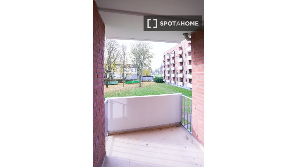 Double room Dusseldorf, 3 beds, 61m² — photo 19