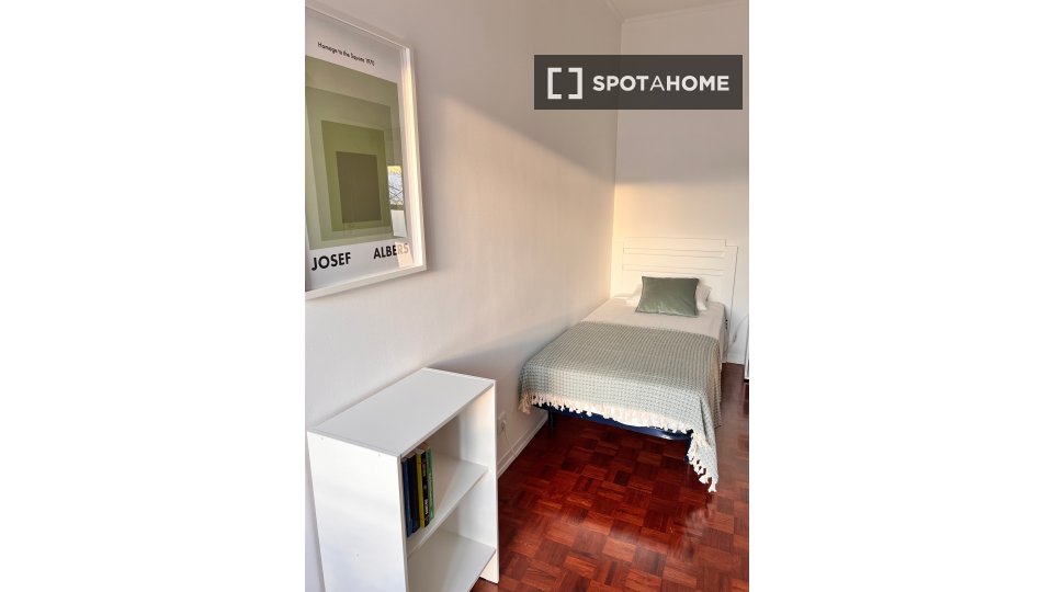 Double room Lisbon, 6 beds — photo 13