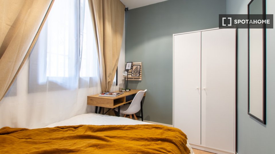 Double room Madrid, 9 beds, 144m² — photo 8