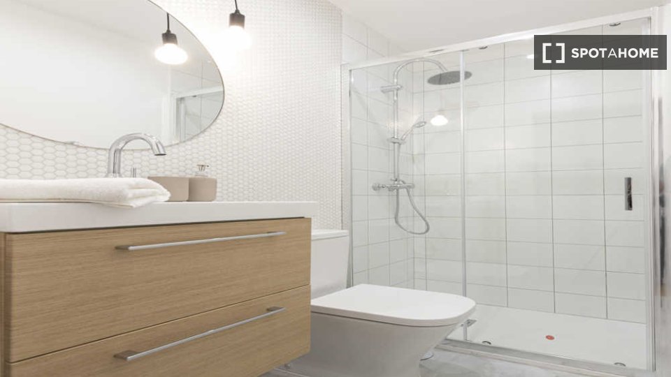 Double room Madrid, 3 beds — photo 42