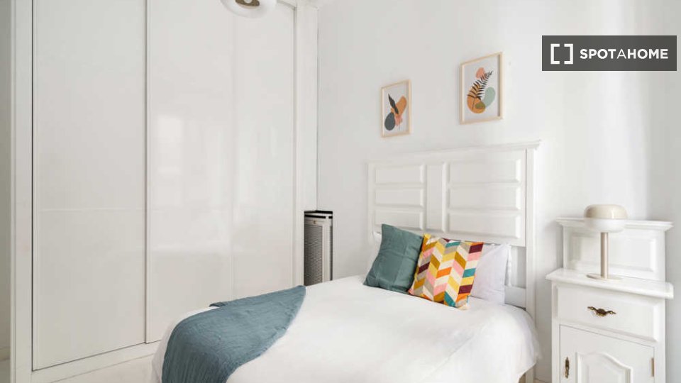 Double room Madrid, 7 beds — photo 22