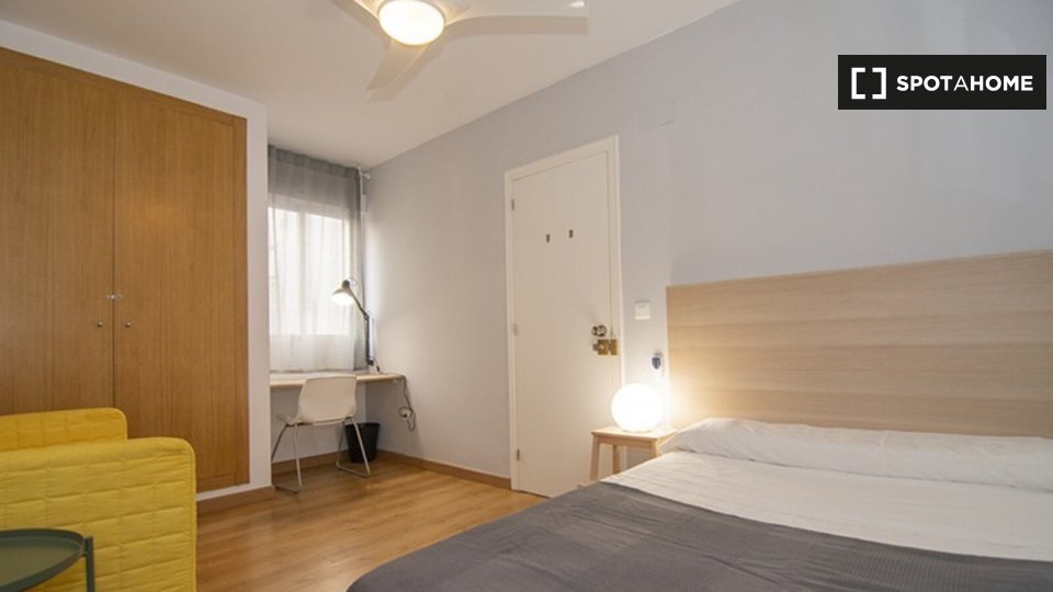 Double room Valencia, 3 beds, 90m² — photo 12
