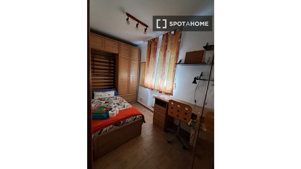 Double room Madrid, 3 beds — photo 28